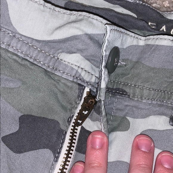 (⭐️) A.E.O.: Grey, Camouflaged Pants. (2) - Picture 4 of 9